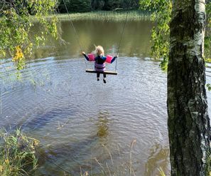 Tarzan-gynge til udspring i søen